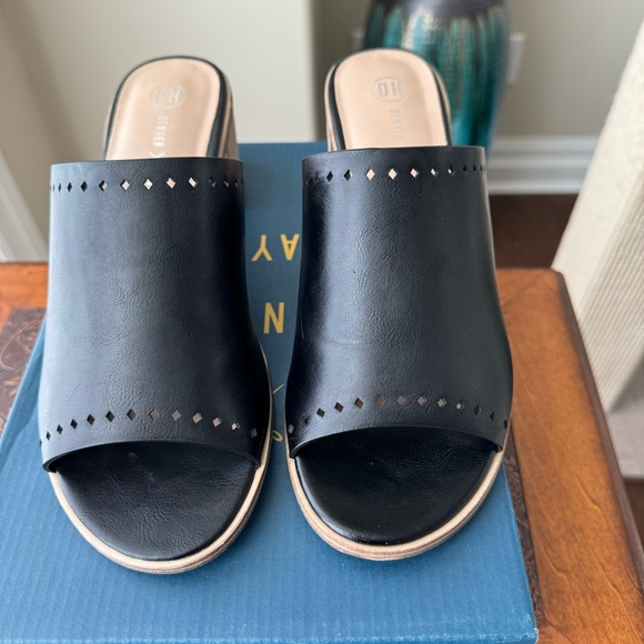 Women’s Black Open Toe Mule with Block Heel Size 9 - Picture 3 of 6